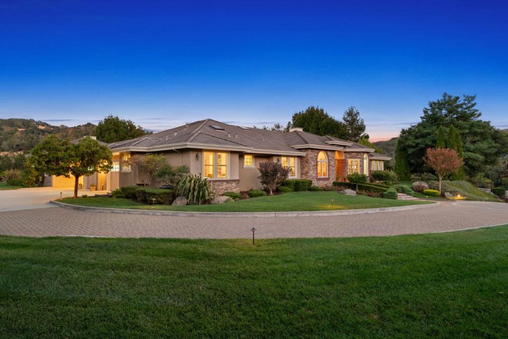 6585 Redwood Retreat Road