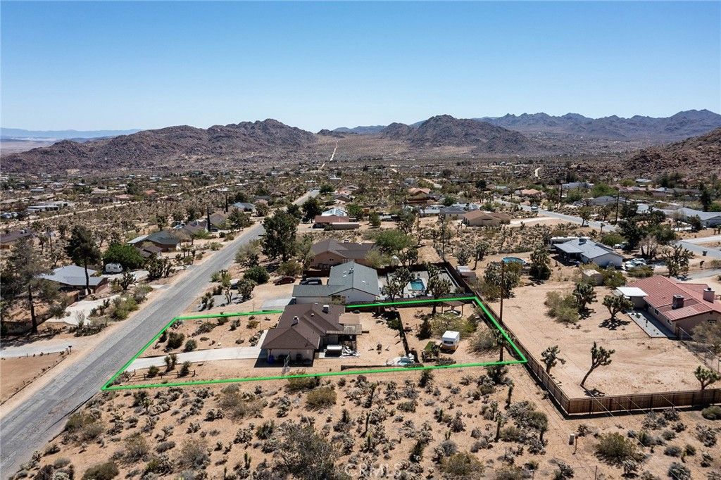 Photo of 61029 Navajo Trl, Joshua Tree, CA 92252 (MLS # JT25222720)