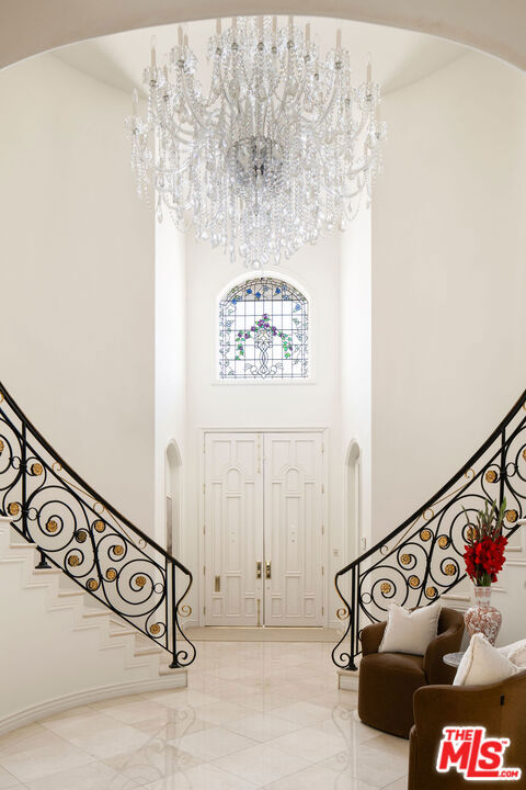 166 N Mccadden Place