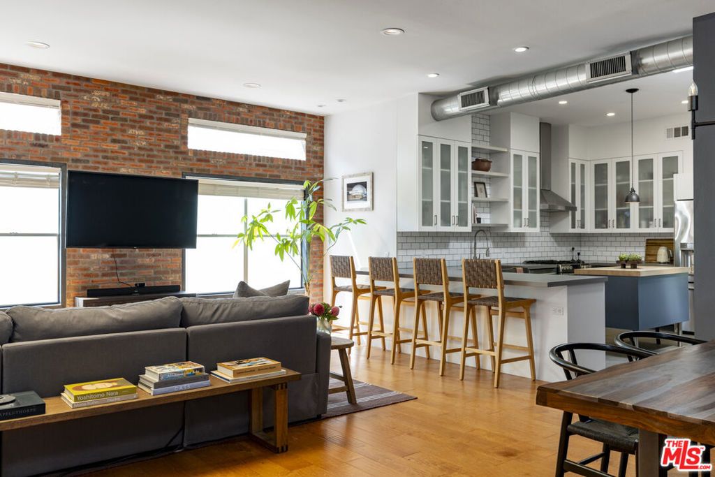 Photo of 612 Flower Avenue #C, Venice, CA 90291 (MLS # 25591379)