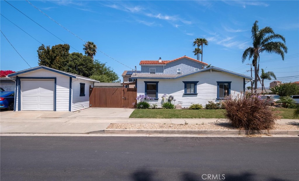 2691 S Cabrillo