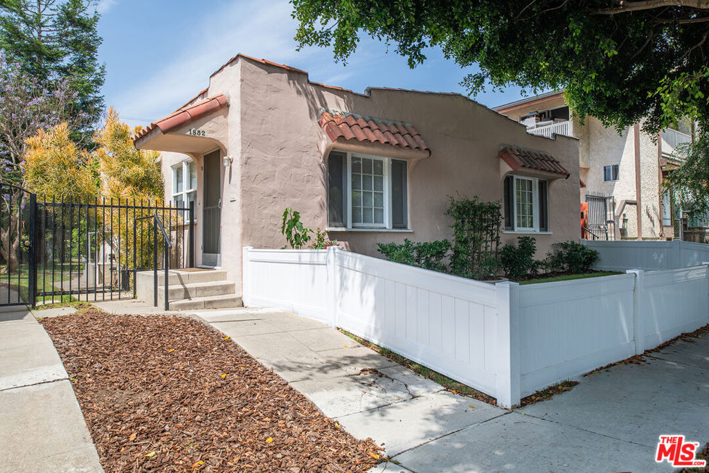 Bright and spacious 1-bedroom, 1-bath apartment featuring an eat-in kitchen and a separate laundry room. Recently updated with fresh paint and new flooring, this airy unit includes all major appliances: stove, refrigerator, new washer/dryer. Nestled on a quiet street in the heart of the Westside just 8 blocks from the beach and Santa Monica Pier. With easy access to Lincoln and Main Street - grocery stores, restaurants, bars, and entertainment. Enjoy a shared garden/yard area and the convenience of one assigned parking space.