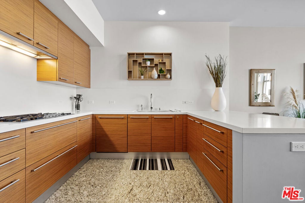 900 W Olympic Boulevard 40D