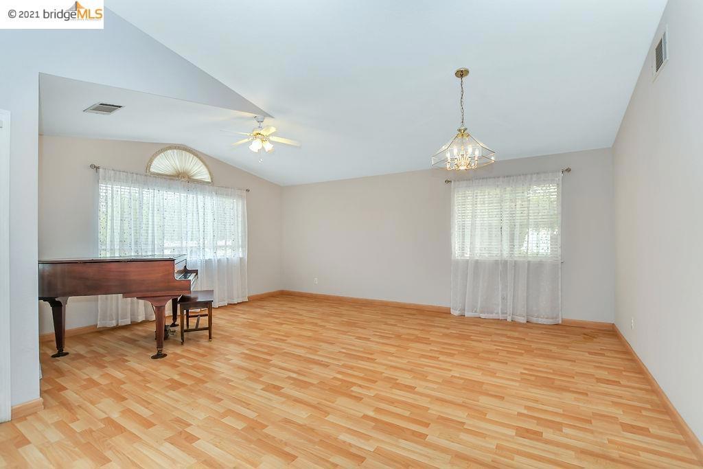 OAKLEY - Residential