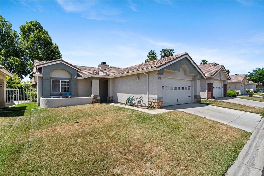 Photo of 2906 Summer Set Cir, Banning, CA 92220 (MLS # DW25245116)