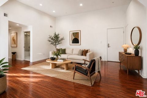 Photo of 12132 Hart Street #301, North Hollywood, CA 91605 (MLS # 26863253)