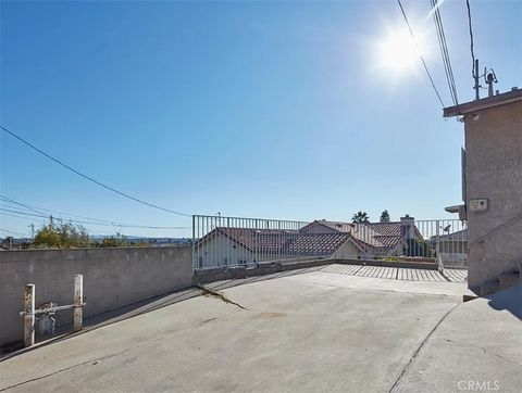 Photo of 3514 Ocean View Ave, Mar Vista, CA 90066 (MLS # SB26049352)