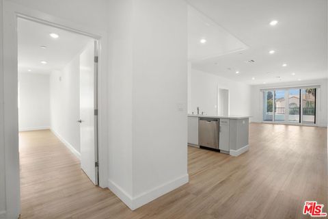 Tiny photo for 1832 S Barrington Avenue #401, Los Angeles, CA 90025 (MLS # 26830757)