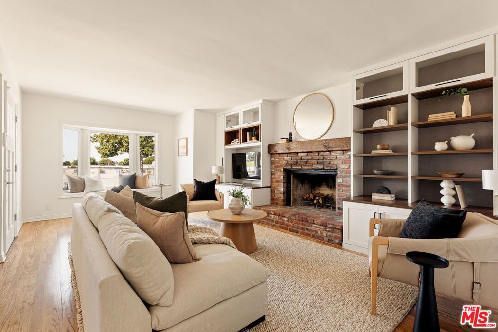 Photo of 8044 Cowan Avenue, Los Angeles, CA 90045 (MLS # 26665125)