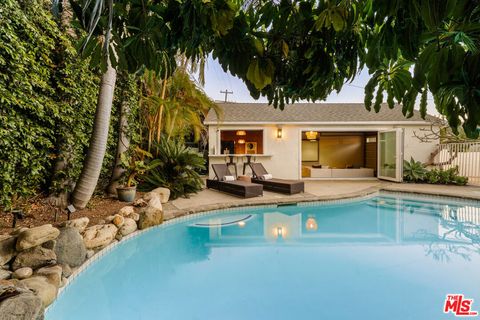 Photo of 8044 Cowan Avenue, Los Angeles, CA 90045 (MLS # 26665125)