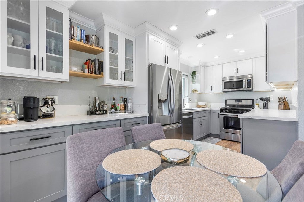 20461 Elm Hill