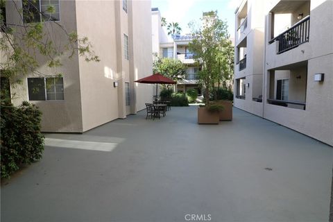 Photo of 5535 Canoga Ave #236, Woodland Hills, CA 91367 (MLS # SR26021481)