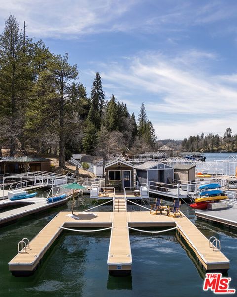 Photo of 459 S Palisades #H, Lake Arrowhead, CA 92352 (MLS # 26751951)