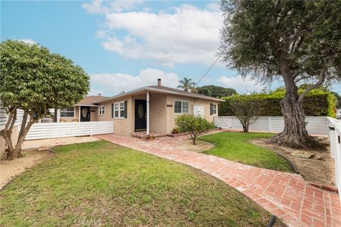 Photo of 1121 9th Street, Manhattan Beach, CA 90266 (MLS # SB25249734) Photo of 1121 9th Street, Manhattan Beach, CA 90266 (MLS # SB25249734)