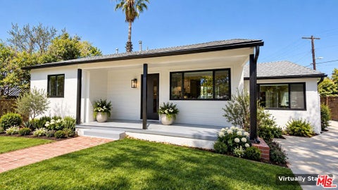 Photo of 17807 Bromley Court #1/2, Encino, CA 91316 (MLS # 26998611)