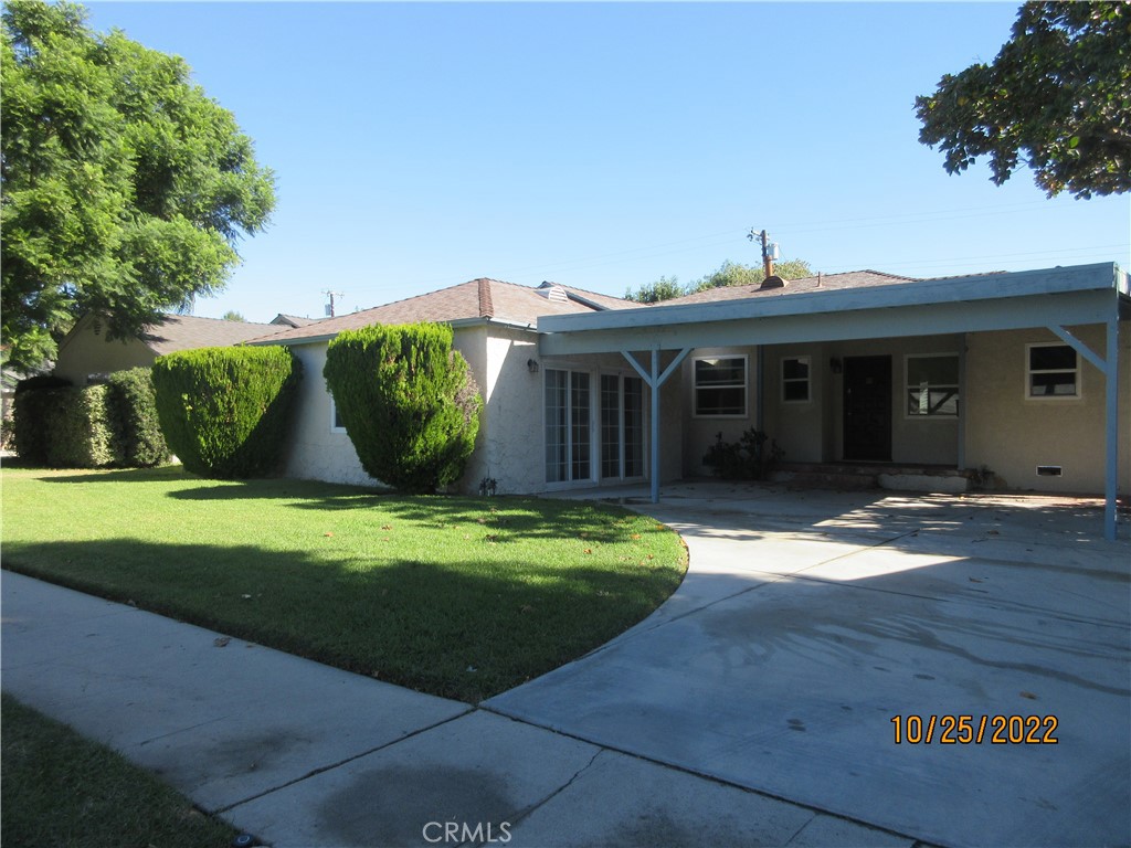 Spacious Lake Balboa home with 3 bedrooms that had an almost TOTAL makeover 2 years ago! Check out the gorgeous kitchen with quartz countertop, stainless steel stove, dishwasher and microwave. There’s a cute breakfast nook as well as a dining area. The living room boasts of a beautiful bay window that overlooks the back yard. Other features include: LVT and carpet flooring, dual pane windows, updated light fixtures, mirrored sliding closet doors, newer bathroom vanities, upgraded electric, 20 x 20 bedroom/family room/den, 2 Car Carport
