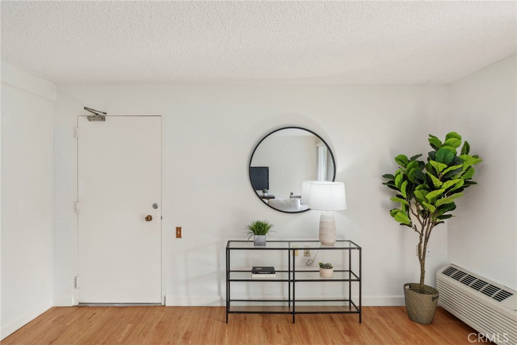 225 Avenida Majorca N