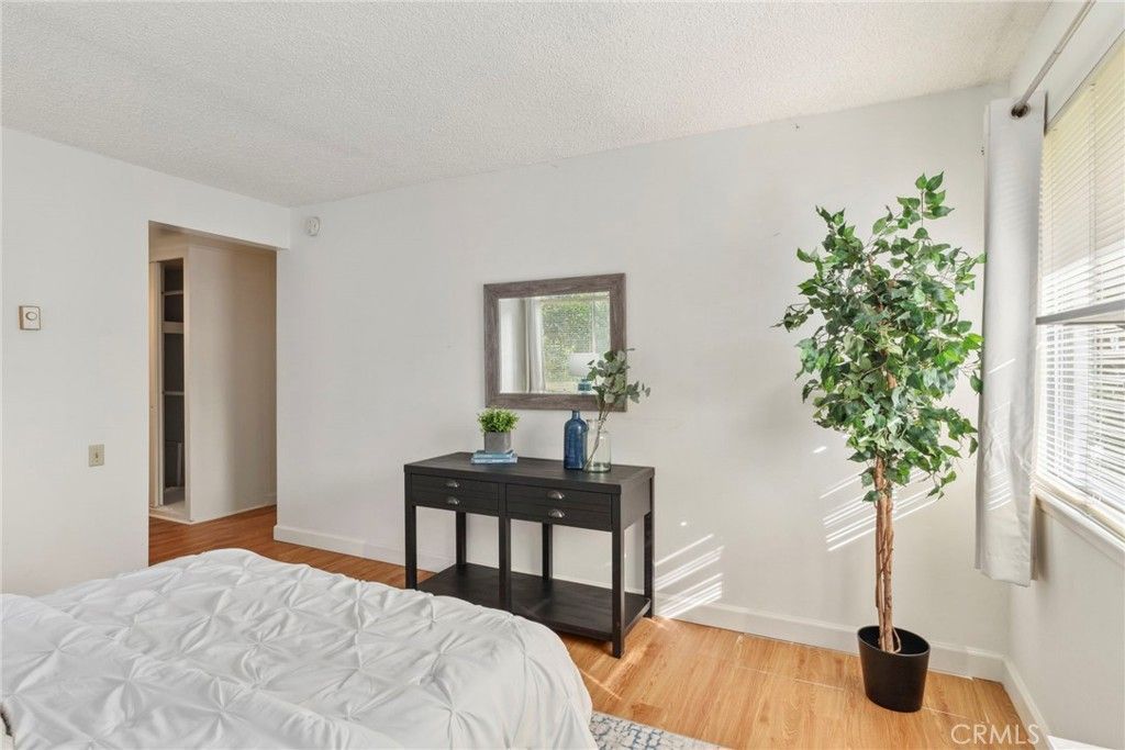listing image 130722313528107495704