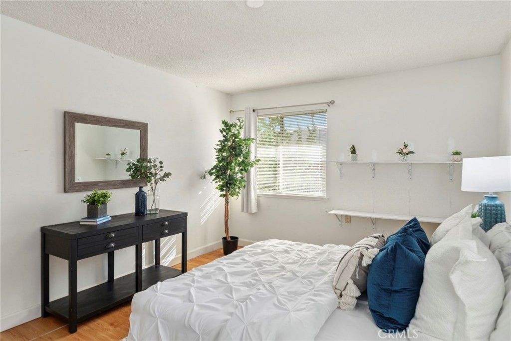 listing image 130724255062729755420