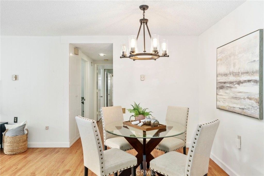 listing image 130729750461242955315