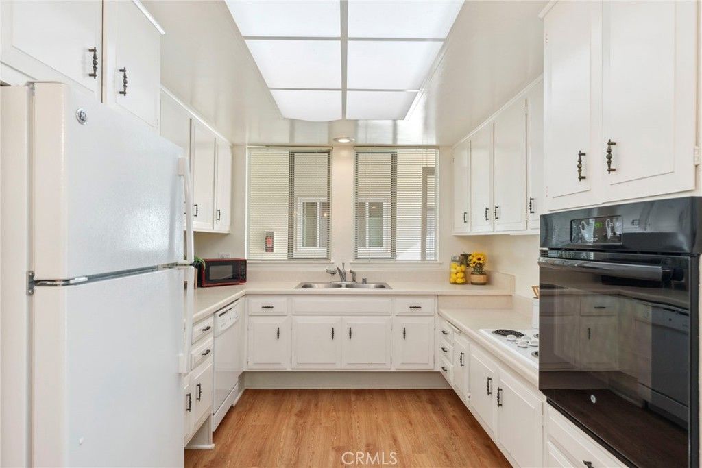 listing image 130722580870623415293