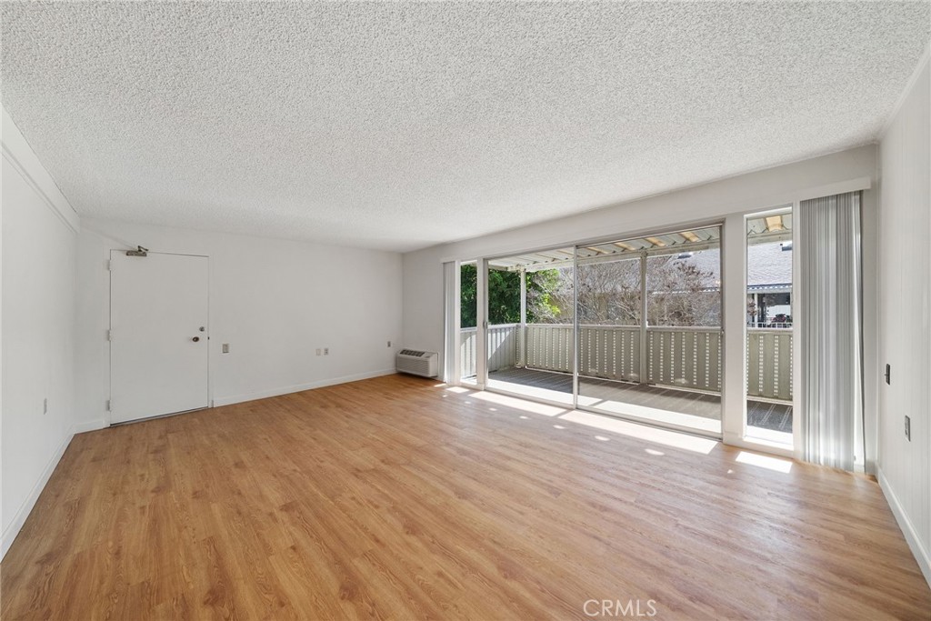 225 Avenida Majorca N