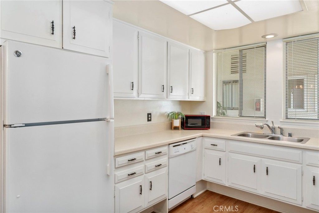 listing image 130722961432375808271