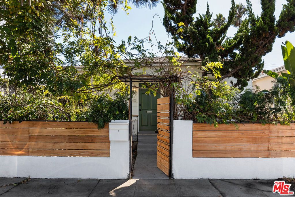 Photo of 510 Venice Way, Venice, CA 90291 (MLS # 25607513)