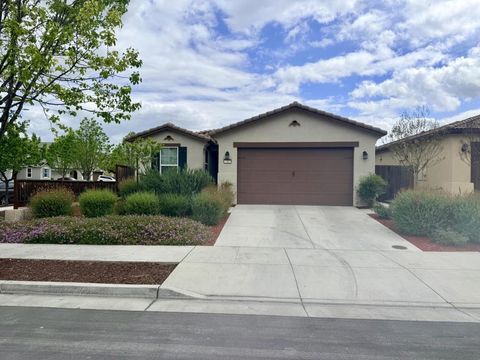 Photo of 715 Alicante Drive, Hollister, CA 95023 (MLS # ML82041757)