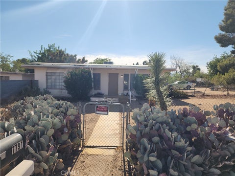 Photo of 7791 Mariposa Trail, Yucca Valley, CA 92284 (MLS # JT26161856)