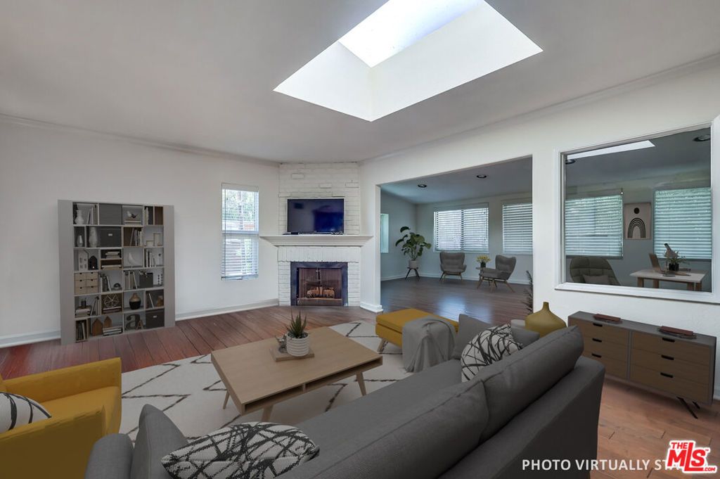 Photo of 352 S Barrington Avenue #12, Los Angeles, CA 90049 (MLS # 25567689)