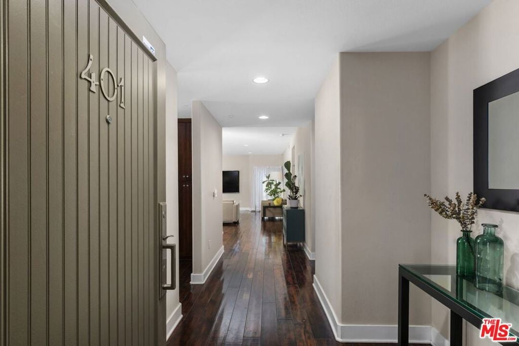 7249 Franklin Avenue 401