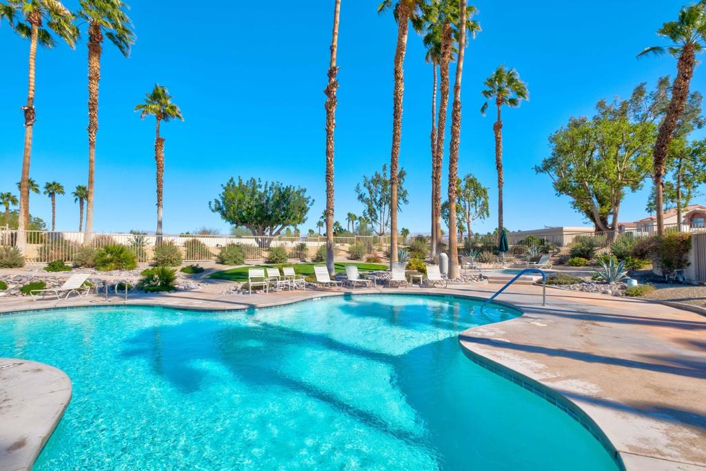 Palm Royale - Residential