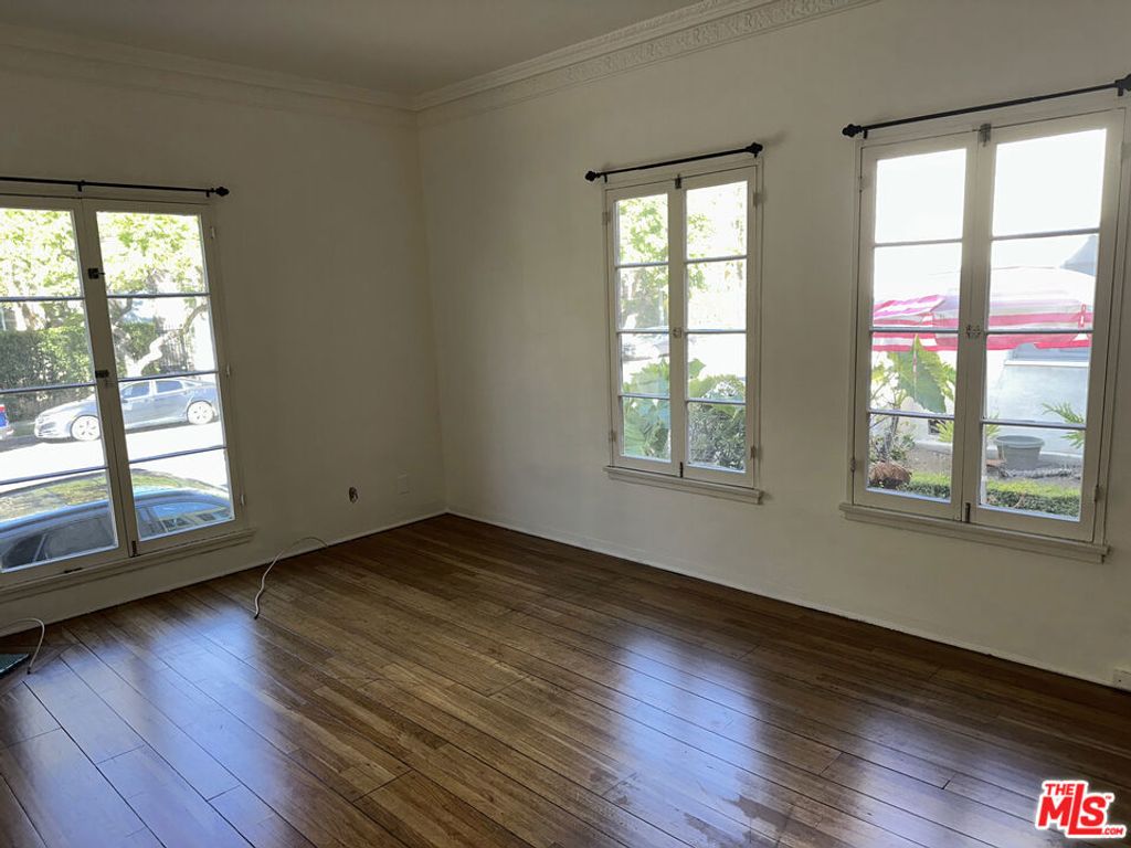Photo of 5564 W 6th Street St #5, Los Angeles, CA 90036 (MLS # 25609089)
