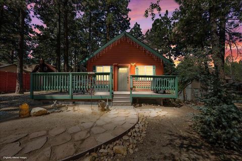 Photo of 306 Victoria Lane, Sugarloaf, CA 92386 (MLS # 219146024PS)