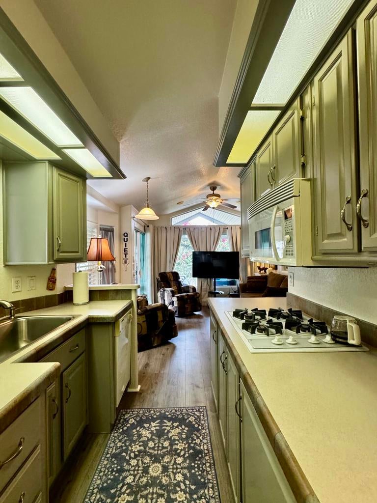 84136 Avenue 44 612