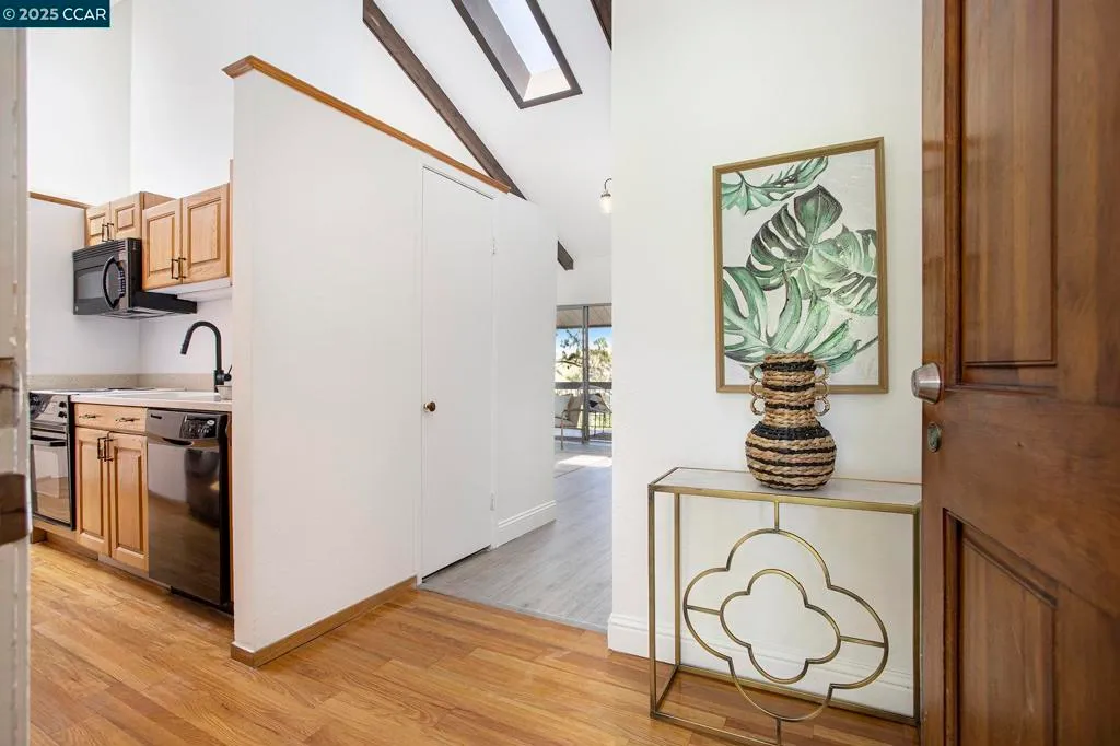 Moraga, California 94556, United States, 3 Bedrooms Bedrooms, ,2 BathroomsBathrooms,Residential,Active,151211