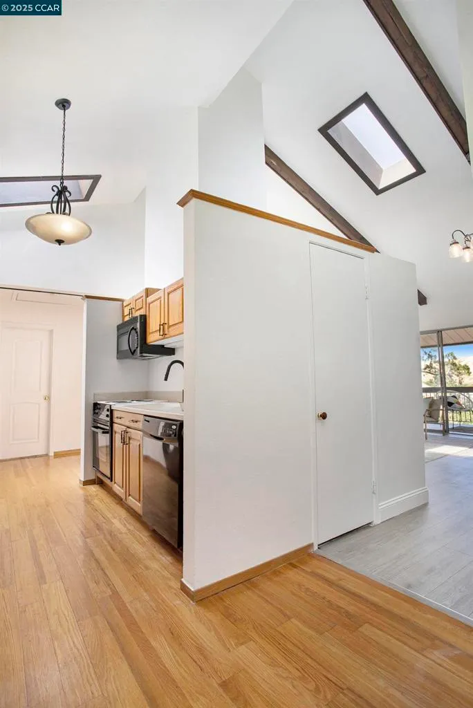 Moraga, California 94556, United States, 3 Bedrooms Bedrooms, ,2 BathroomsBathrooms,Residential,Active,151211