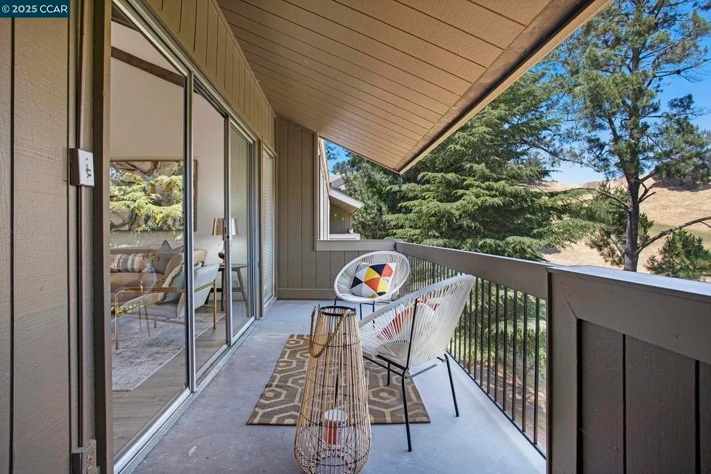 Moraga, California 94556, United States, 3 Bedrooms Bedrooms, ,2 BathroomsBathrooms,Residential,Active,151211