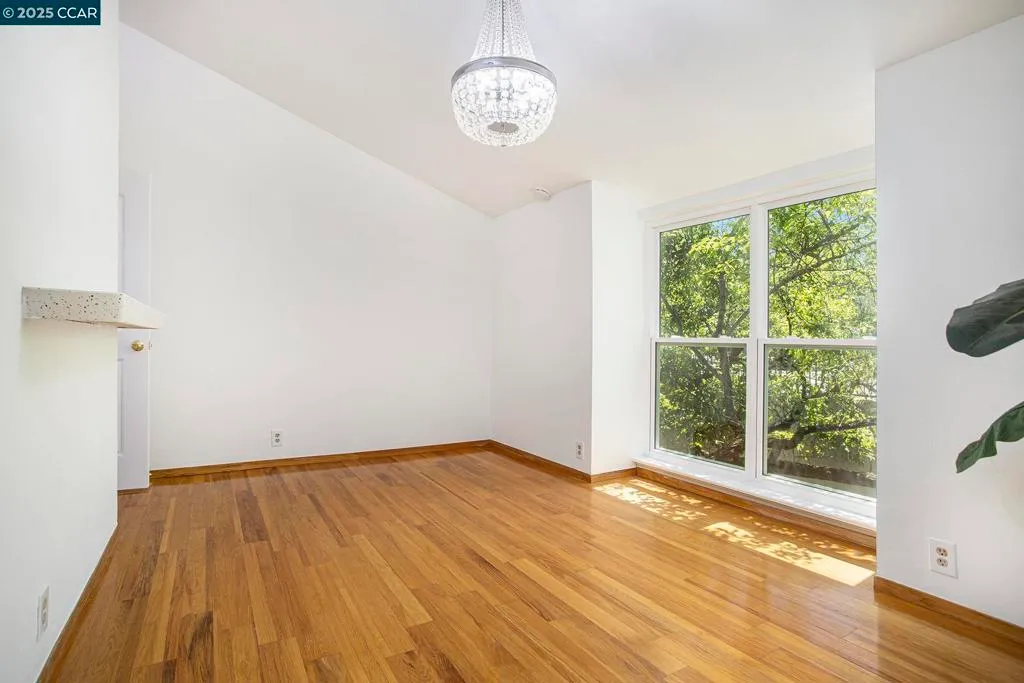 Moraga, California 94556, United States, 3 Bedrooms Bedrooms, ,2 BathroomsBathrooms,Residential,Active,151211