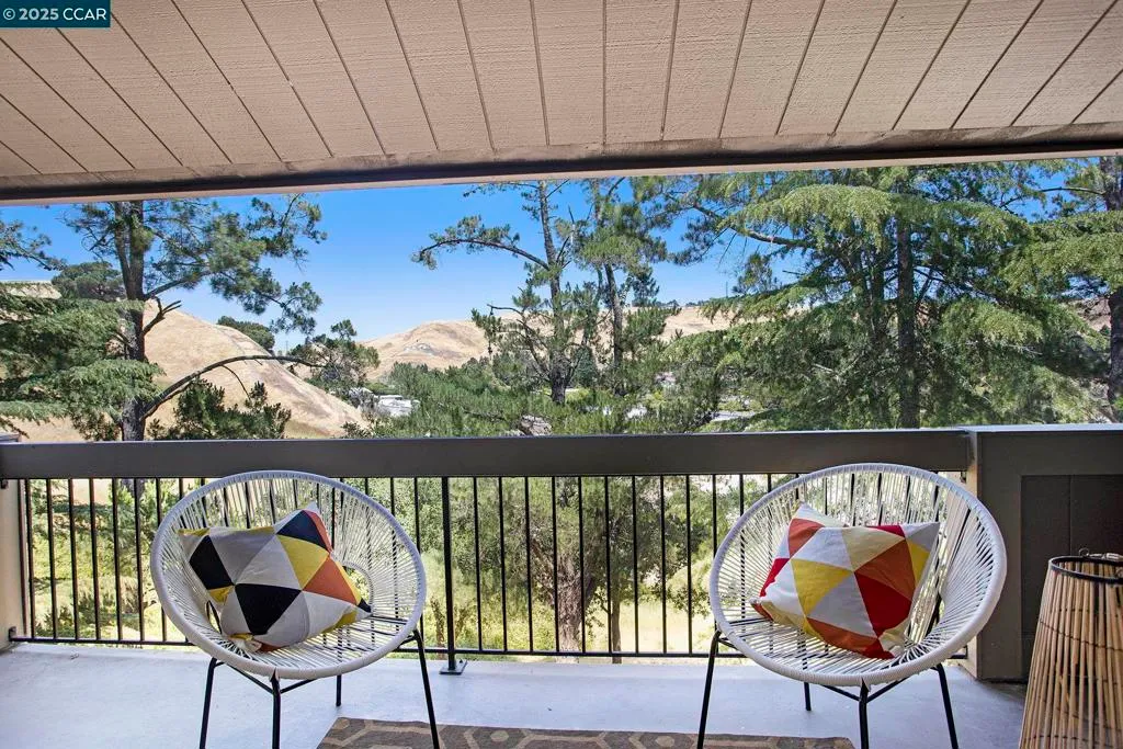 Moraga, California 94556, United States, 3 Bedrooms Bedrooms, ,2 BathroomsBathrooms,Residential,Active,151211