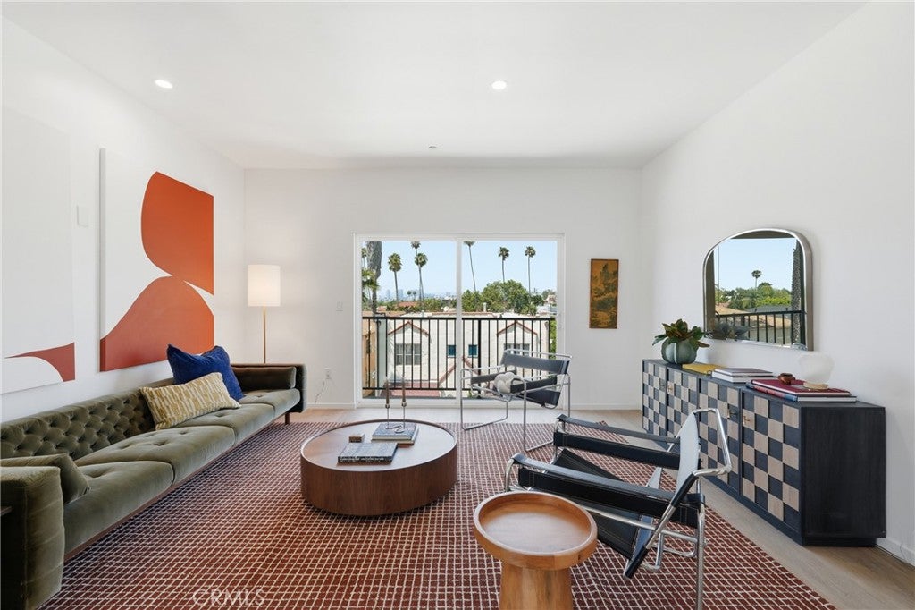 1430 S Cloverdale Avenue, Los Angeles CA 90019