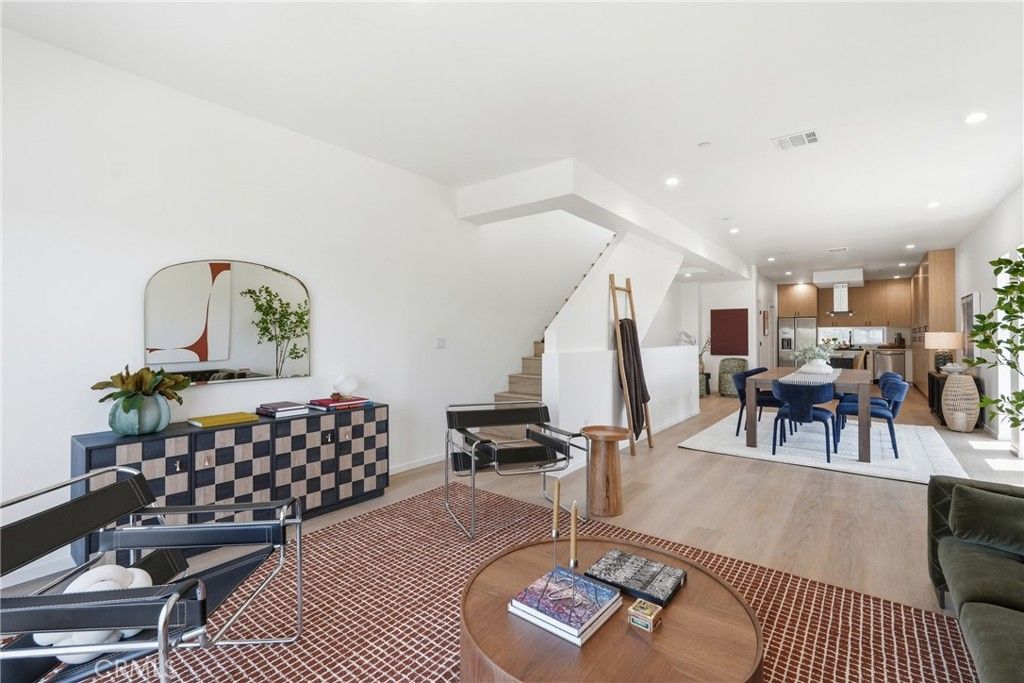 Photo of 1430 S Cloverdale Avenue, Los Angeles, CA 90019 (MLS # SB26103000)