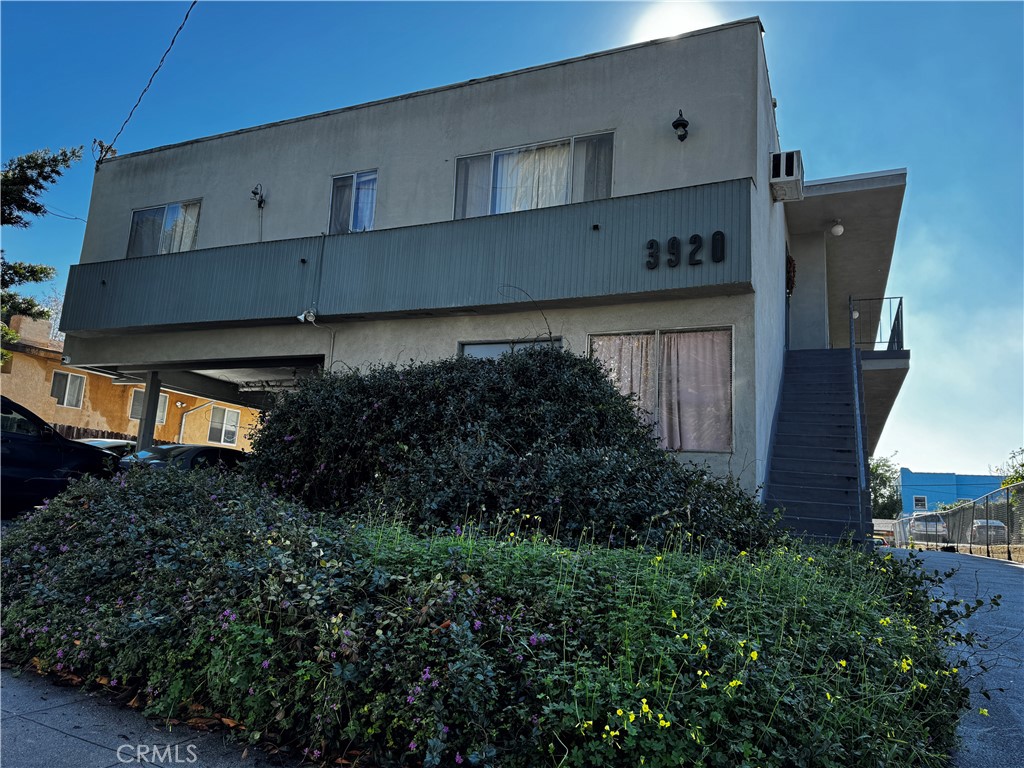 This Silverlake apartment is a freshly painted 1 bedroom, 1 bathroom rental and it has ample closet space and shelves. There is a wall A/C as well as a refrigerator and stove included in the kitchen. The building offers parking and a laundry room facility. There is an on-site manager as well as a prompt and effective management company for all maintenance issues. It is walking and biking distance to Sunset Junction, in the heart of Silver Lake and near Echo Park area. Close to all thrift shops, vintage stores, coffee shops and restaurants. Retrofitted for earthquake protection The building is also close to LA City College, Cal State LA, and USC. The neighborhood is convenient with bus and freeway amenities getting you all across town. ***Photos are of similar unit***