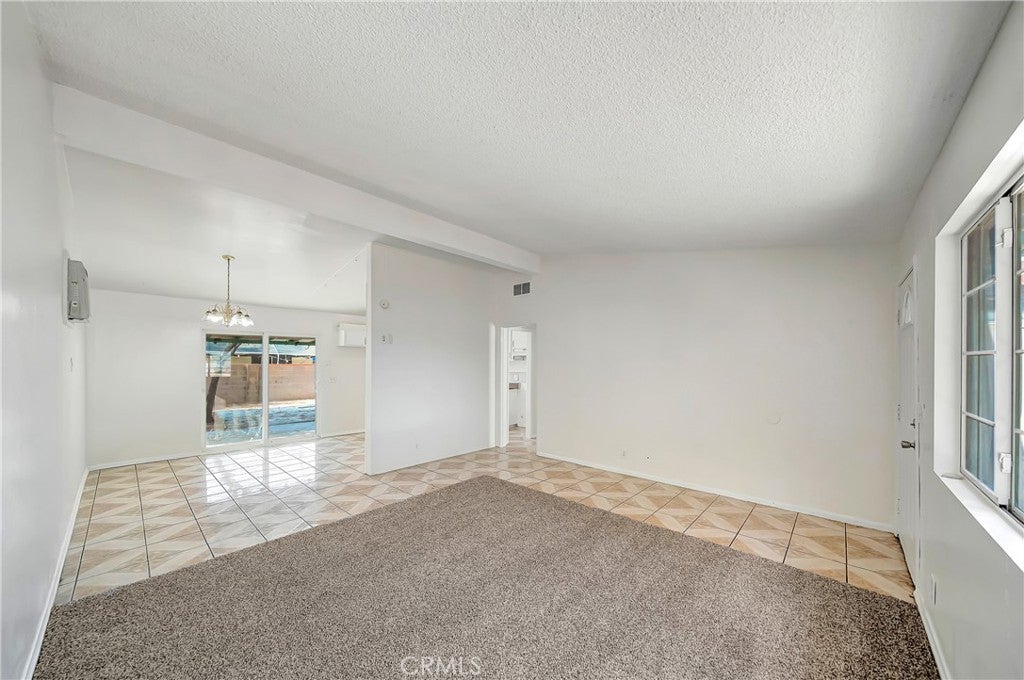 1033 W Holguin