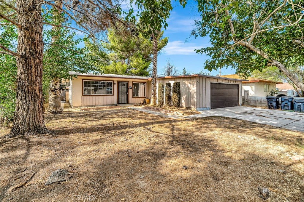1033 W Holguin