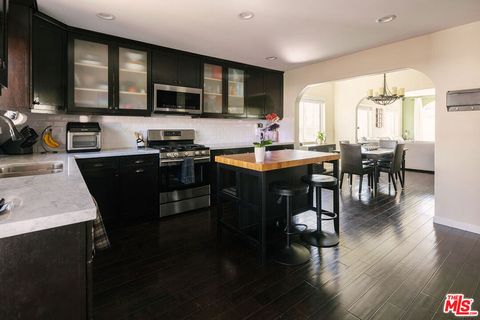 Tiny photo for 338 N Lima Street, Burbank, CA 91505 (MLS # 26661073)