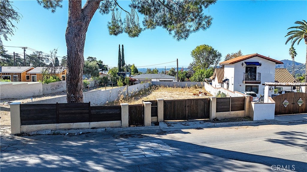 228 W Loma Alta
