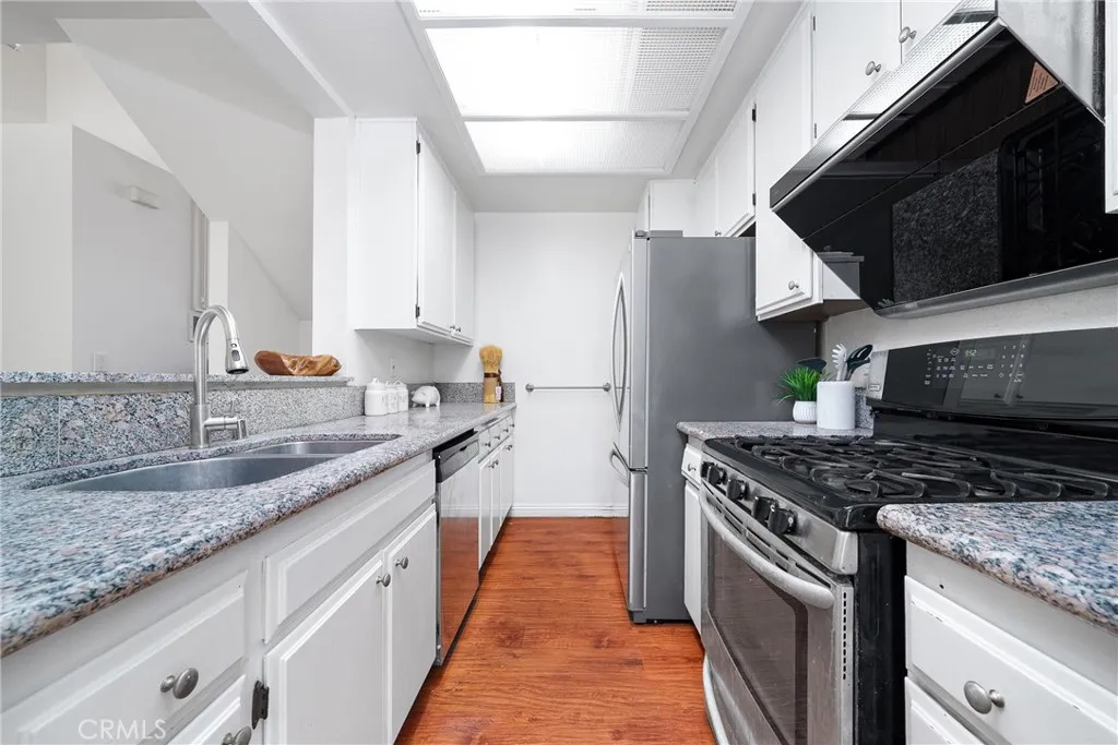 Rosemead, California 91770, United States, 2 Bedrooms Bedrooms, ,2 BathroomsBathrooms,Residential,Active,212378