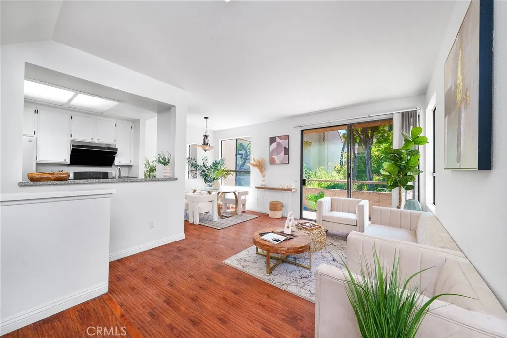 Rosemead, California 91770, United States, 2 Bedrooms Bedrooms, ,2 BathroomsBathrooms,Residential,Active,212378